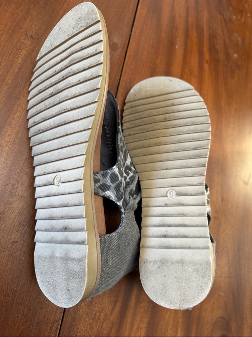 Very G Gray Leopard-Print Toe-Post Sandals with Brown Footbed - Picture 6 of 7
